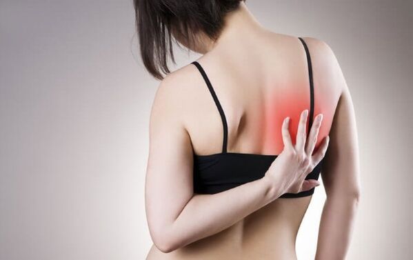Dorsago, which accompanies osteochondrosis of the chest, appears as a sharp pain when moving